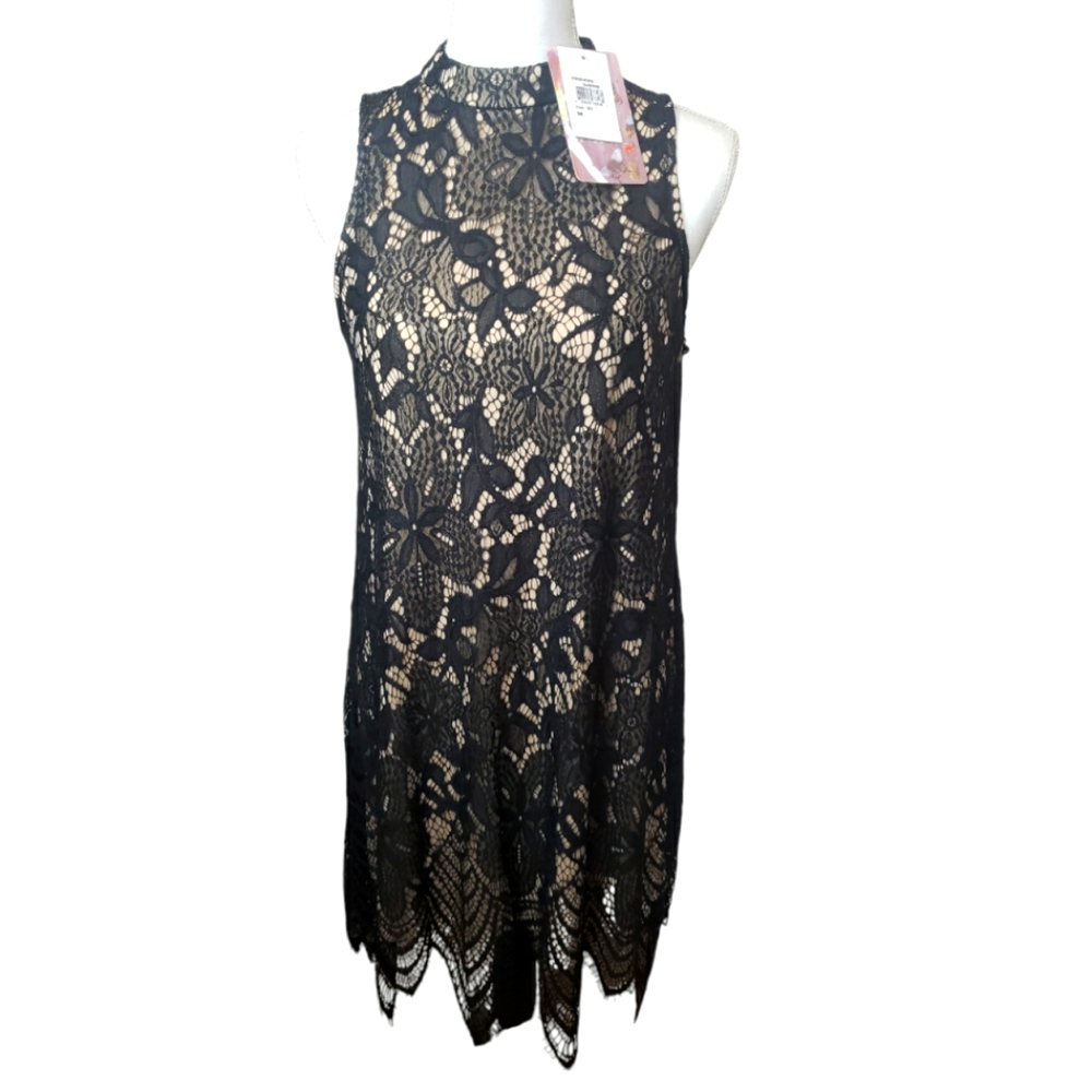 Love Fire NWT Lace Shift Dress Size Medium Black with Nude Lining Back Cut Out